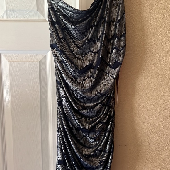 Dress - Picture 2 of 5